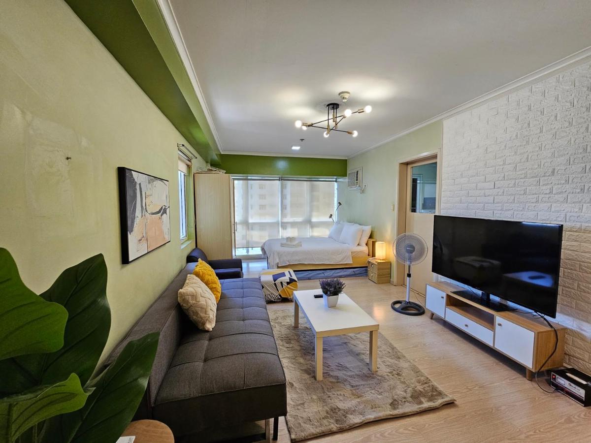 South Of Market Near High Street Bgc Classy & Stylish Studio, Location With View *