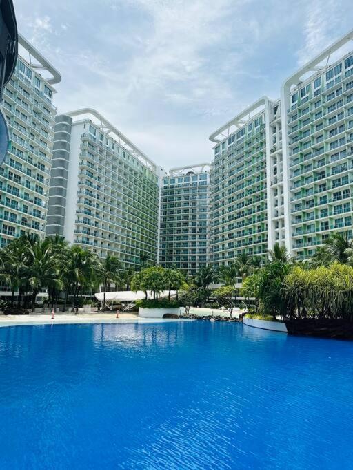 Apartment Azure Urban - St Tropez Tower Staycation Unit With A European Touch *