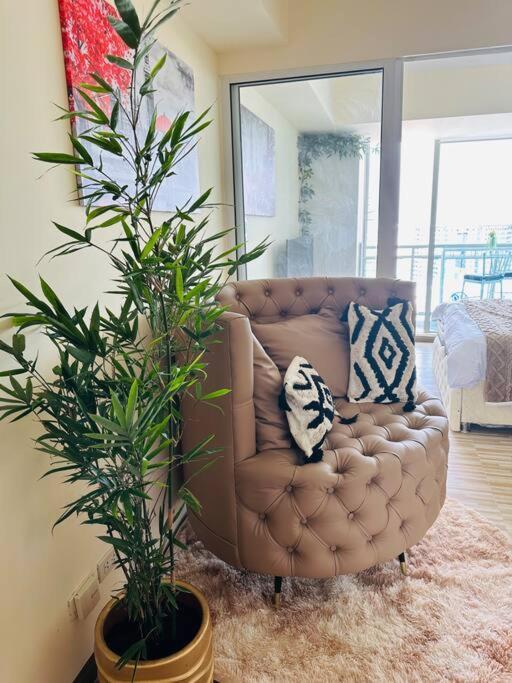 Apartment Azure Urban - St Tropez Tower Staycation Unit With A European Touch *