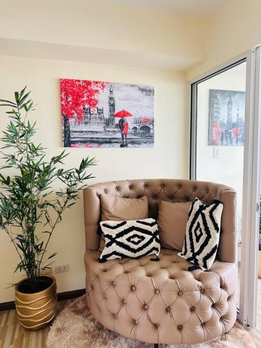 Azure Urban - St Tropez Tower Staycation Unit With A European Touch *