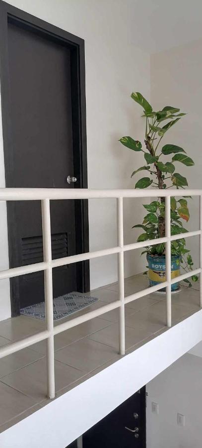 3 Bedrooms Access Penthouse Unit * Manila