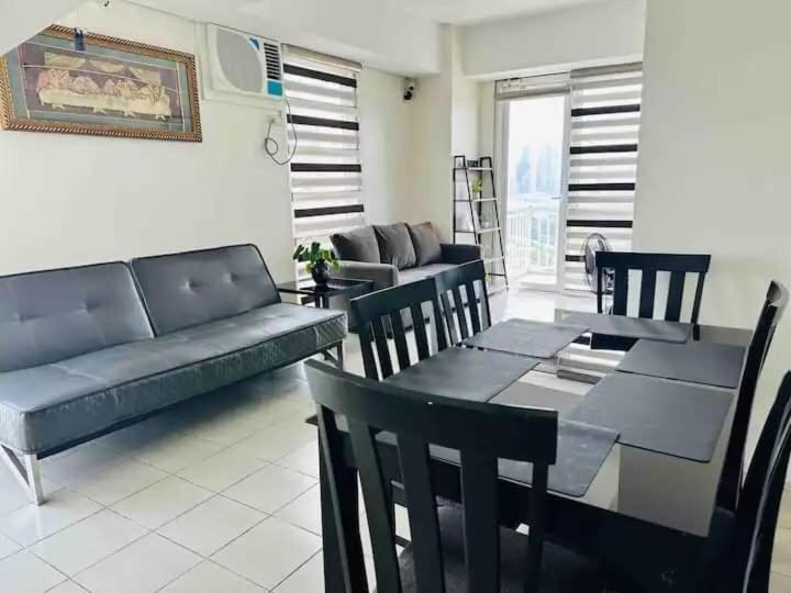 3 Bedrooms Access Penthouse Unit * Manila