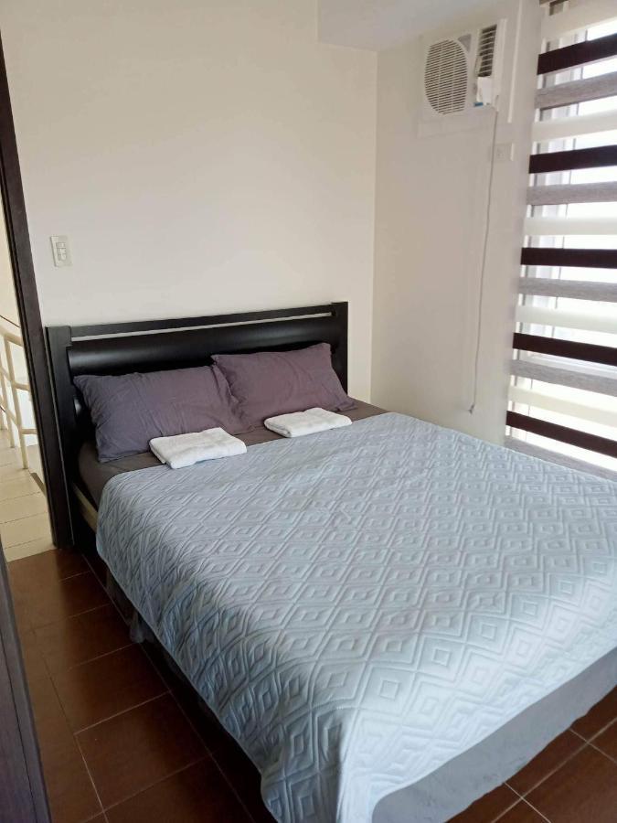 3 Bedrooms Access Penthouse Unit * Manila