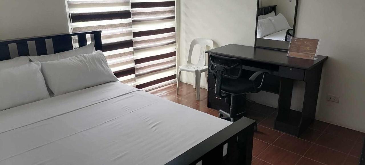 3 Bedrooms Access Penthouse Unit Apartment *