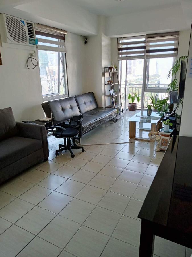 3 Bedrooms Access Penthouse Unit Apartment Manila