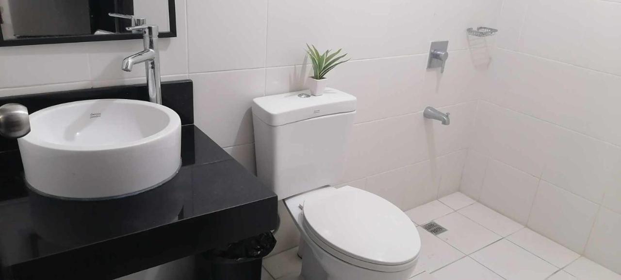 3 Bedrooms Access Penthouse Unit * Manila