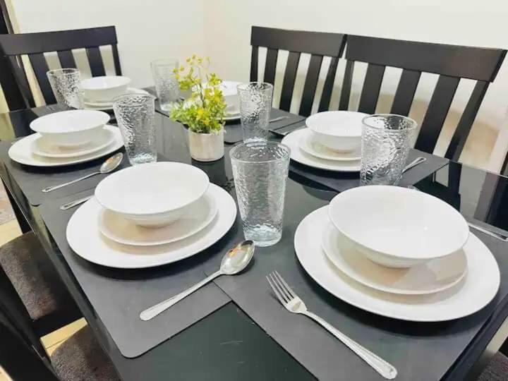 Apartment 3 Bedrooms Access Penthouse Unit *