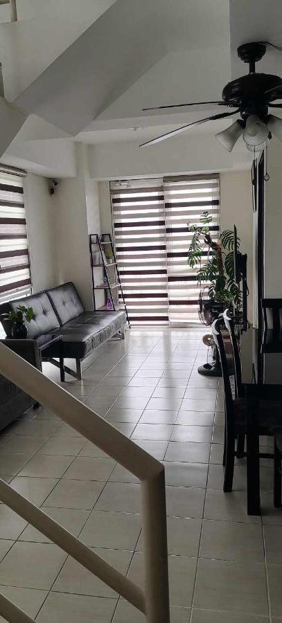 3 Bedrooms Access Penthouse Unit * Manila