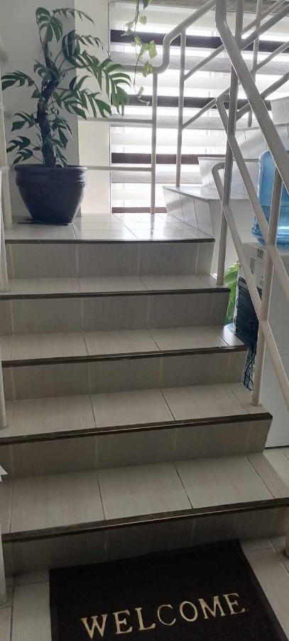 3 Bedrooms Access Penthouse Unit Apartment *