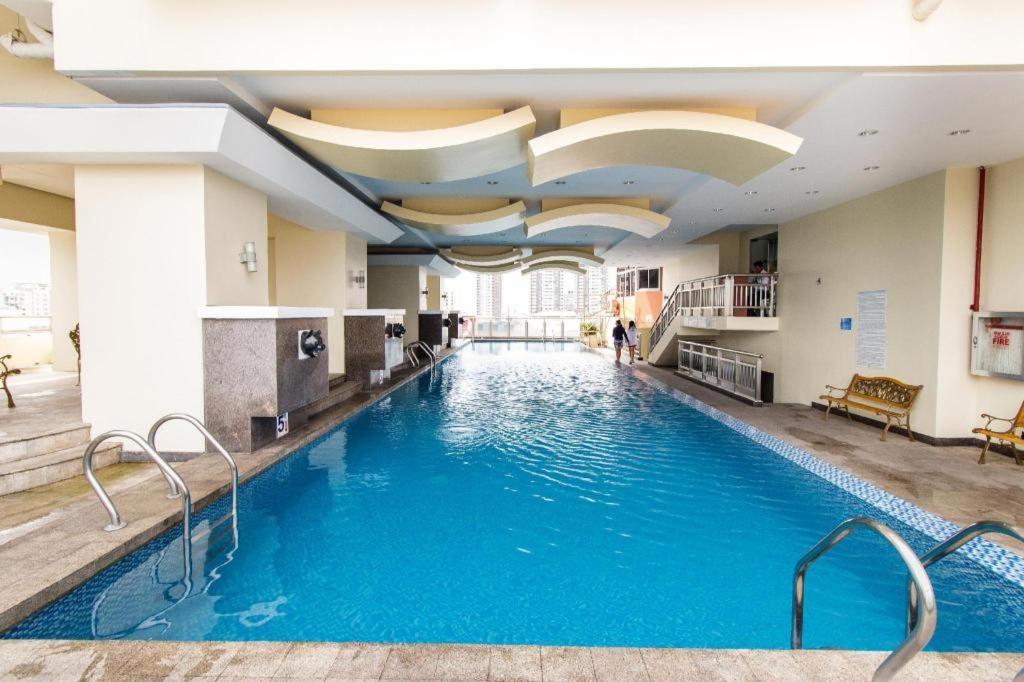 Aparthotel Affordable Bay & Lights View With Free Pool Access Manila