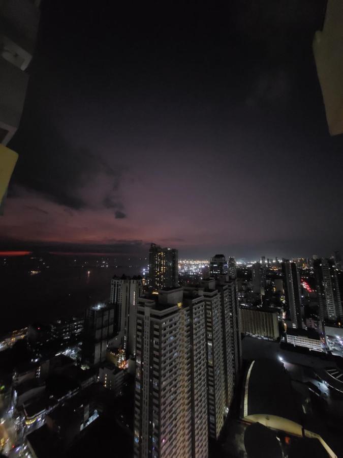Aparthotel Affordable Bay & Lights View With Free Pool Access Manila