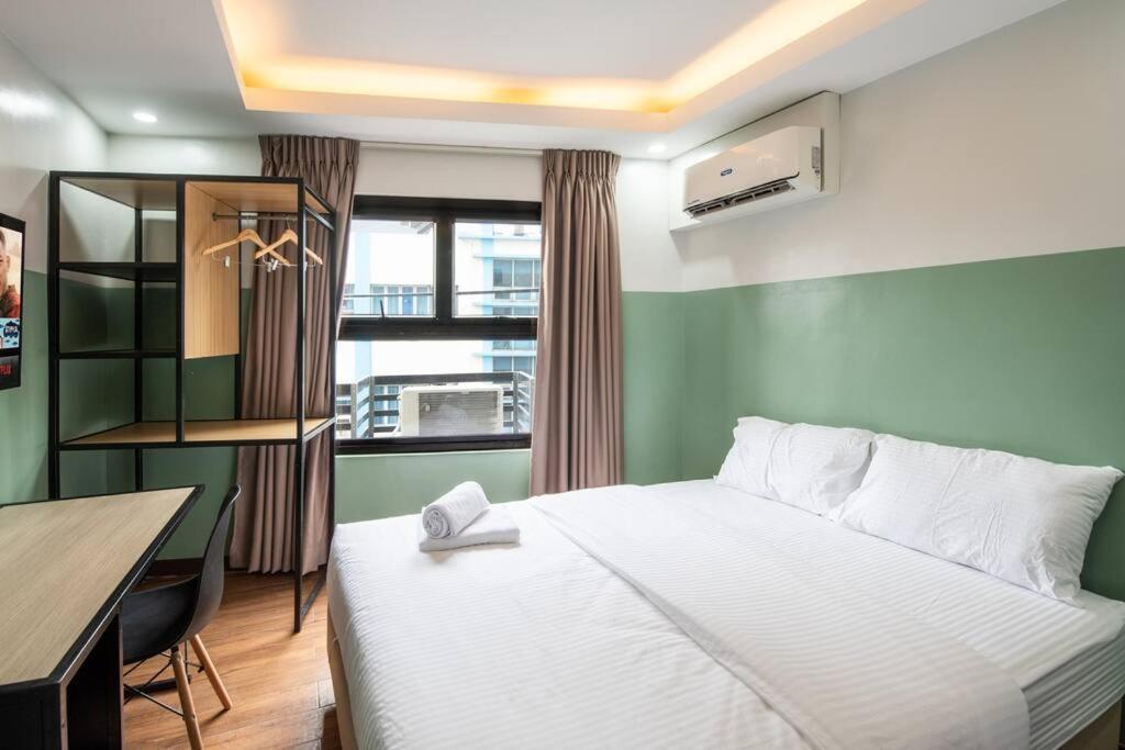Apartment St. Marvin Makati M403 Manila