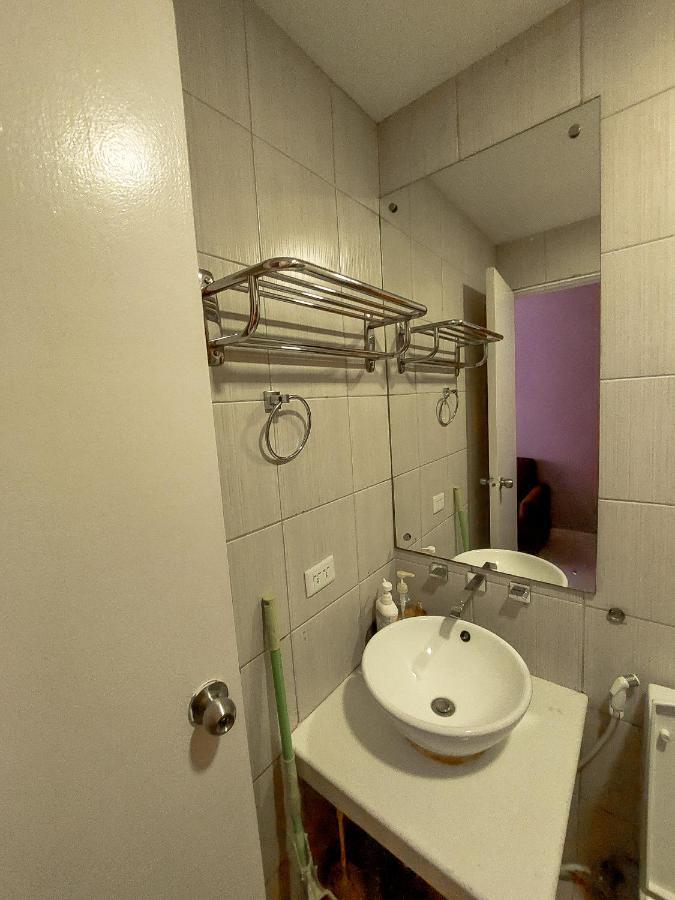 Budget Staycation With Free Pool And Gym Access Very Near Us Embassy, Robinsons Manila, Zoo, Up Pgh *