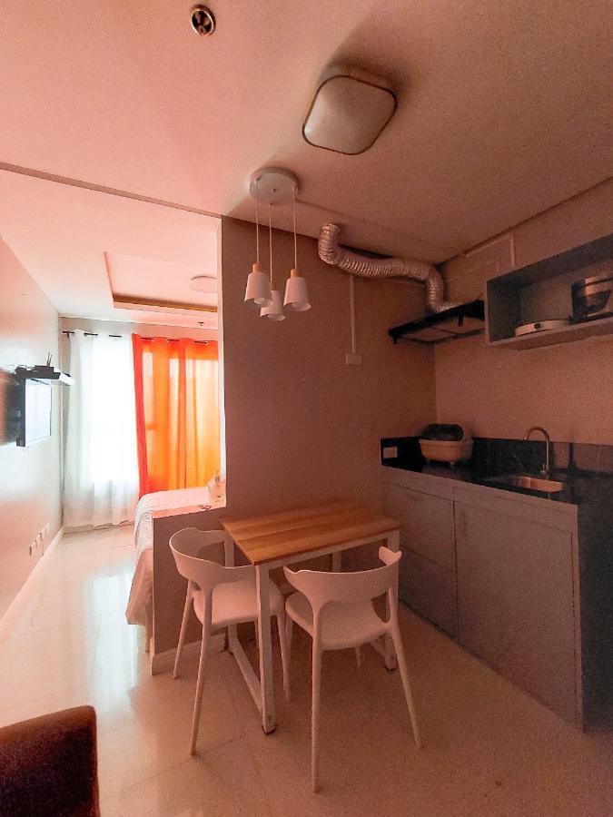 Budget Staycation With Free Pool And Gym Access Very Near Us Embassy, Robinsons Manila, Zoo, Up Pgh