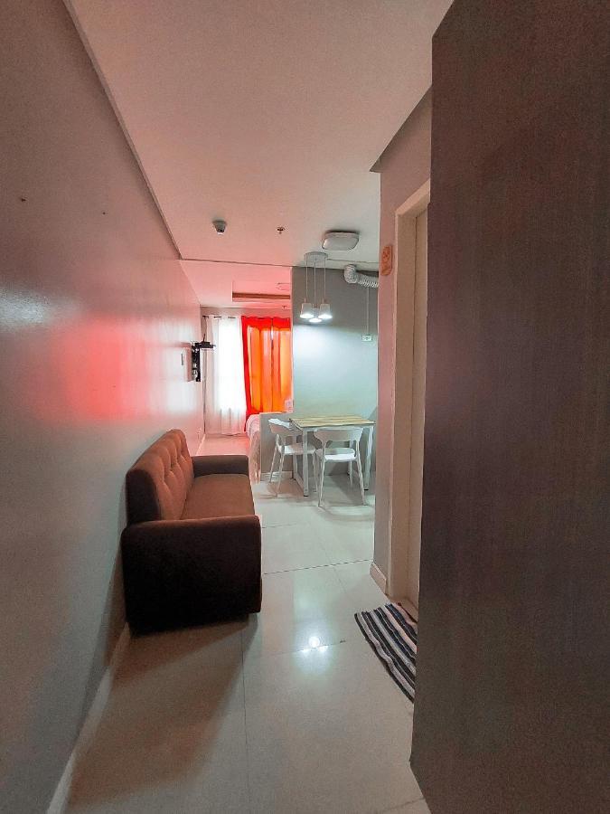 Budget Staycation With Free Pool And Gym Access Very Near Us Embassy, Robinsons Manila, Zoo, Up Pgh Apartment