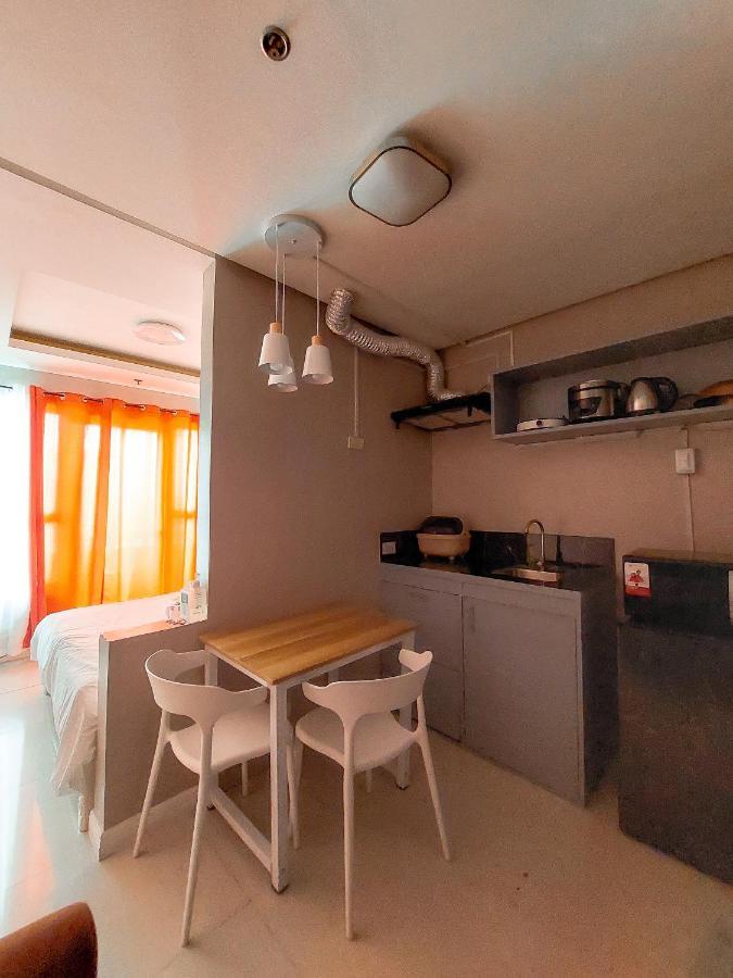 Budget Staycation With Free Pool And Gym Access Very Near Us Embassy, Robinsons Manila, Zoo, Up Pgh *