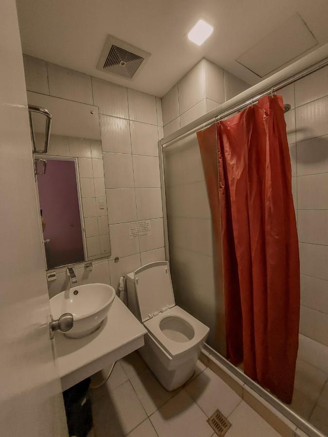 Apartment Budget Staycation With Free Pool And Gym Access Very Near Us Embassy, Robinsons Manila, Zoo, Up Pgh