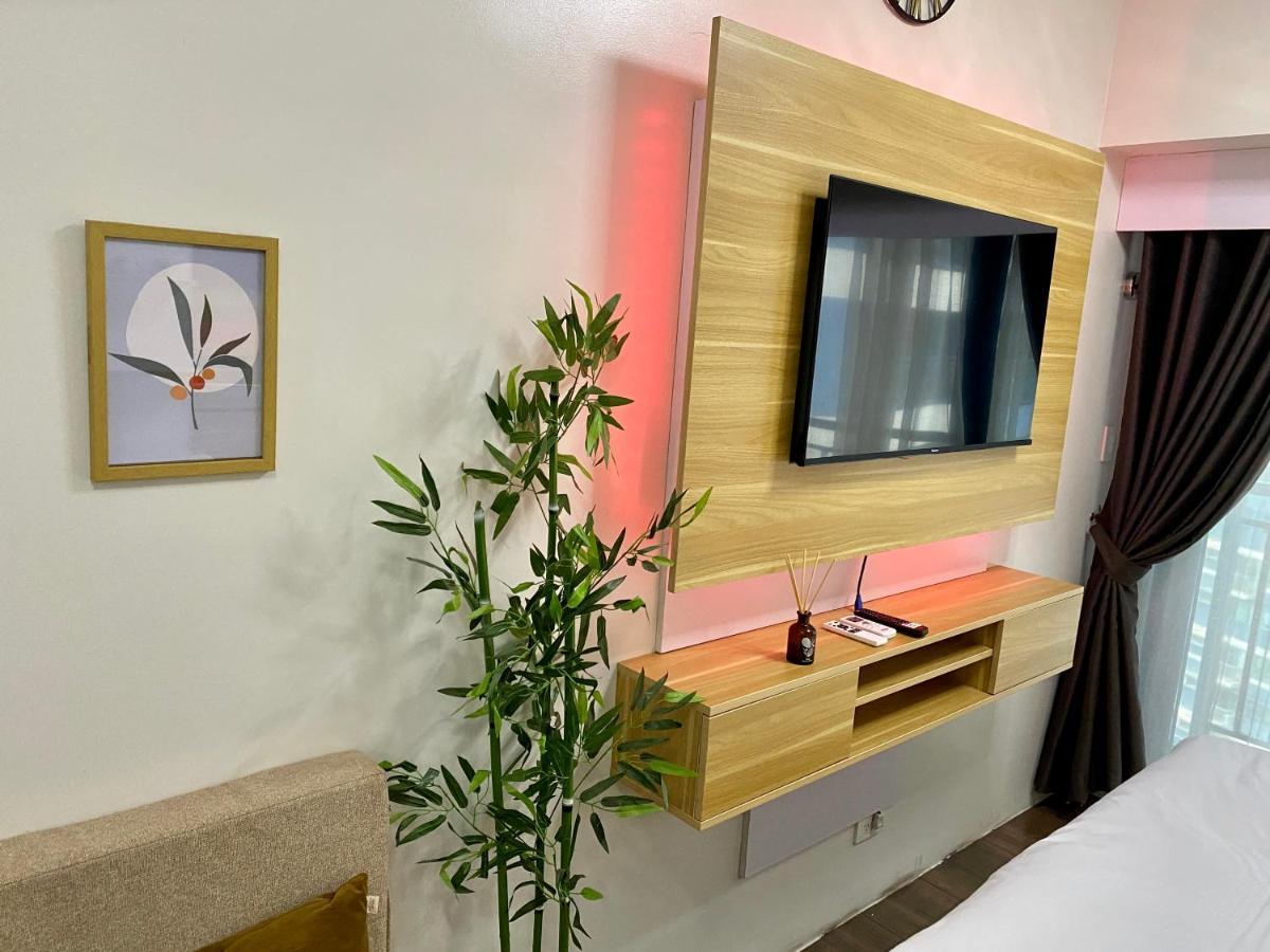 Woodland Elegance Retreat Symphony Of Artistry With Blazing Fast 300 Mbps Apartment