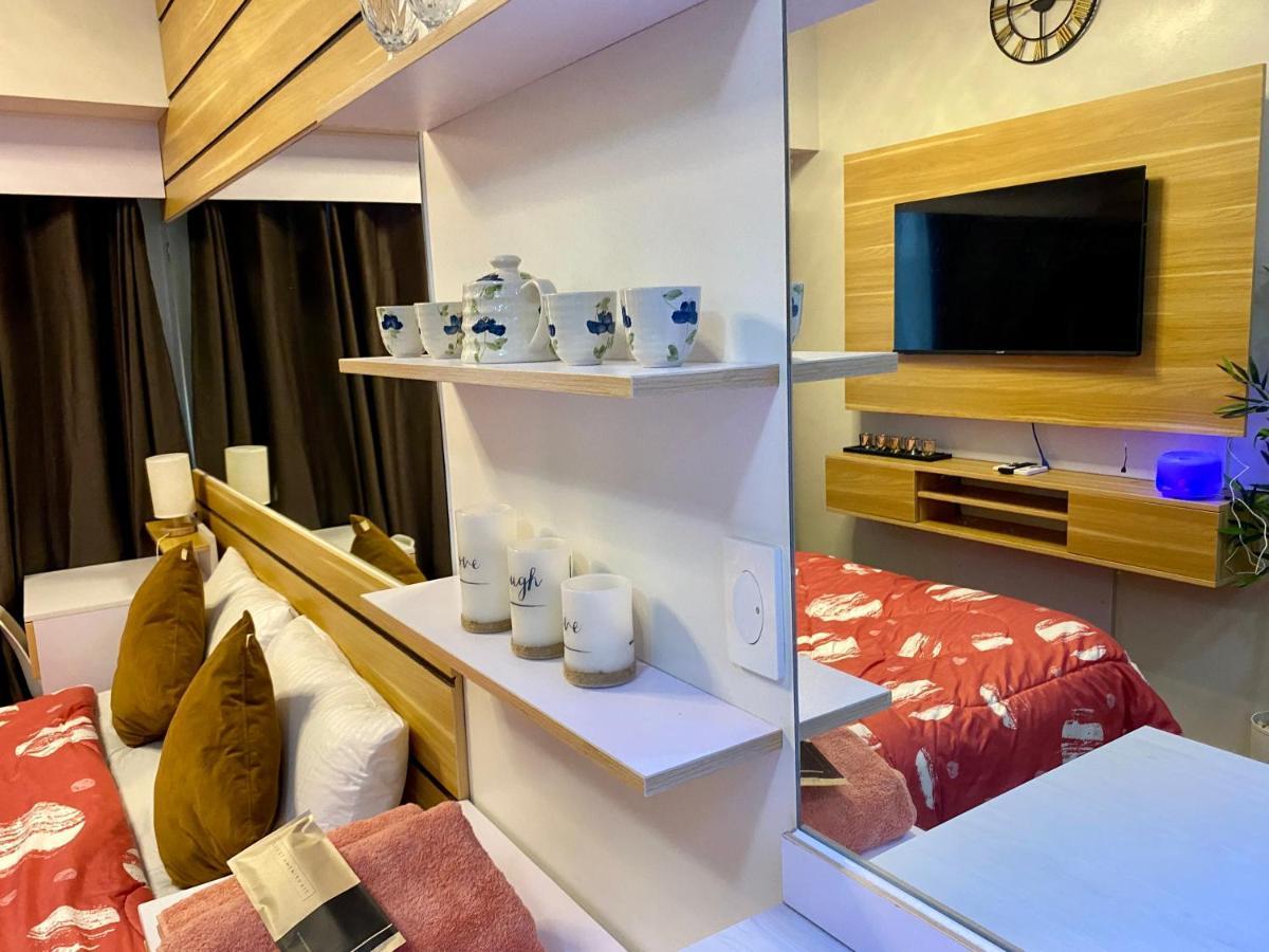 Woodland Elegance Retreat Symphony Of Artistry With Blazing Fast 300 Mbps Apartment Manila