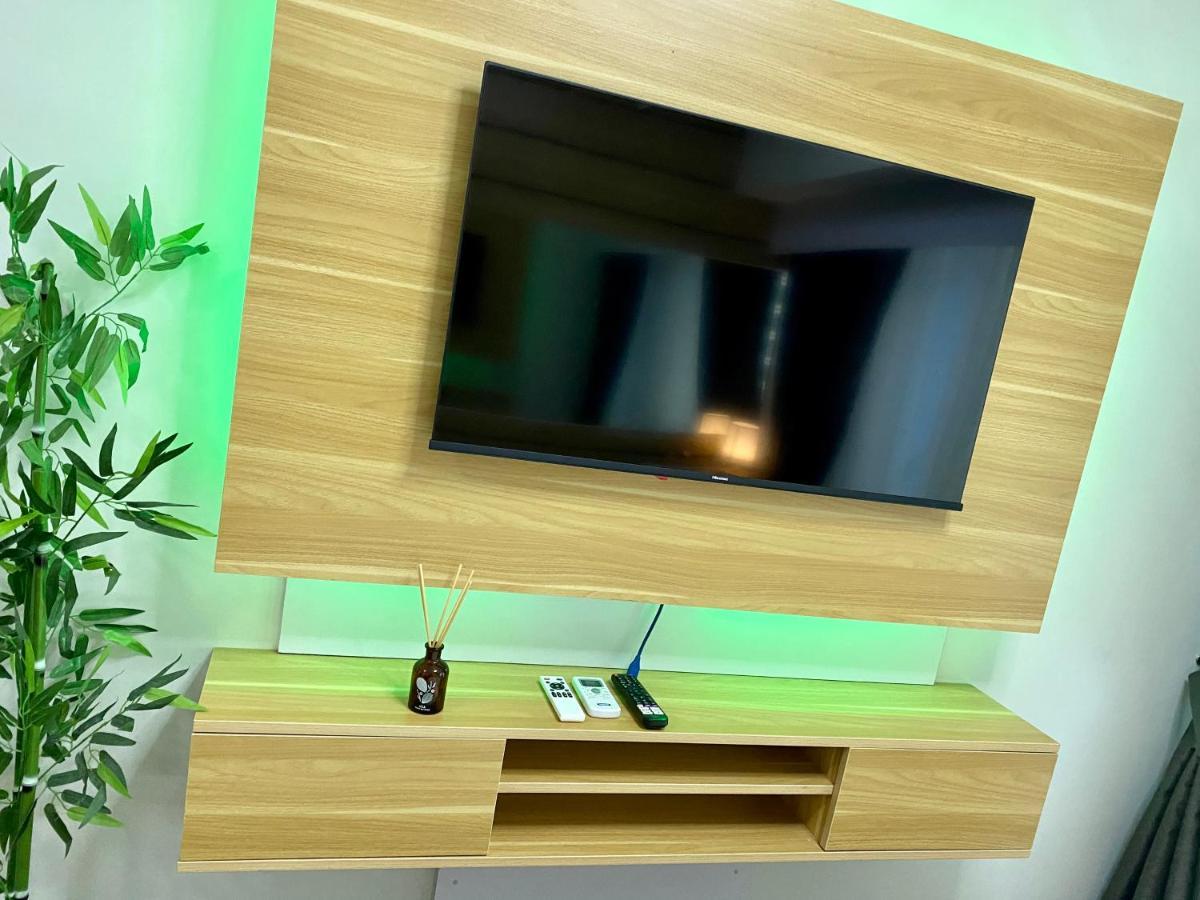 Woodland Elegance Retreat Symphony Of Artistry With Blazing Fast 300 Mbps Apartment *