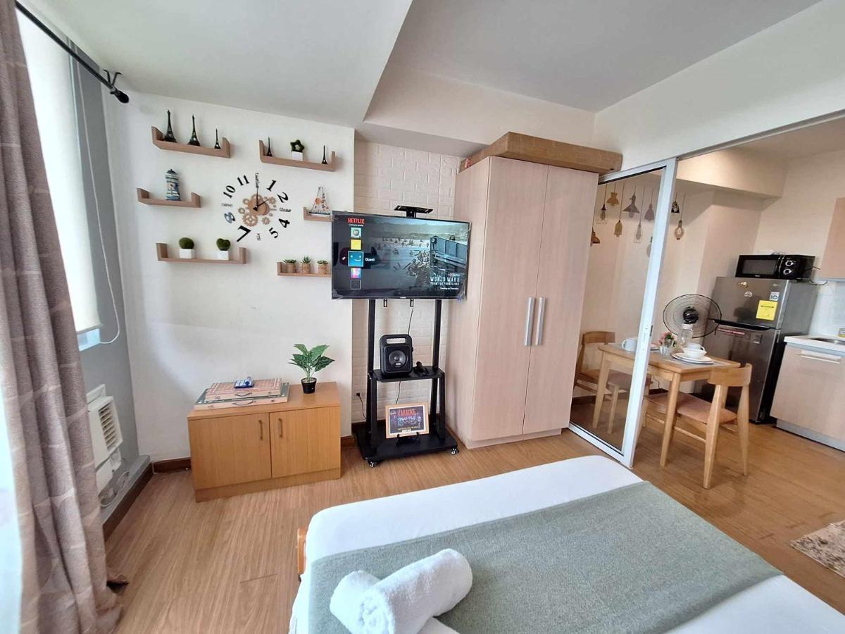 Cozy 1br With City And Nature View In Azure *
