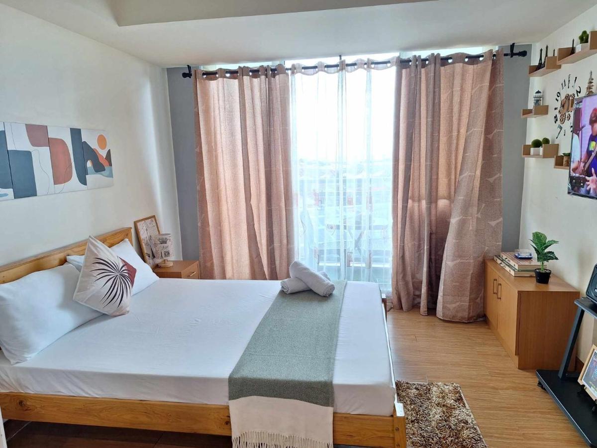 Cozy 1br With City And Nature View In Azure Apartment Manila