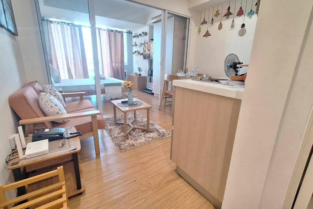 Cozy 1br With City And Nature View In Azure Apartment *