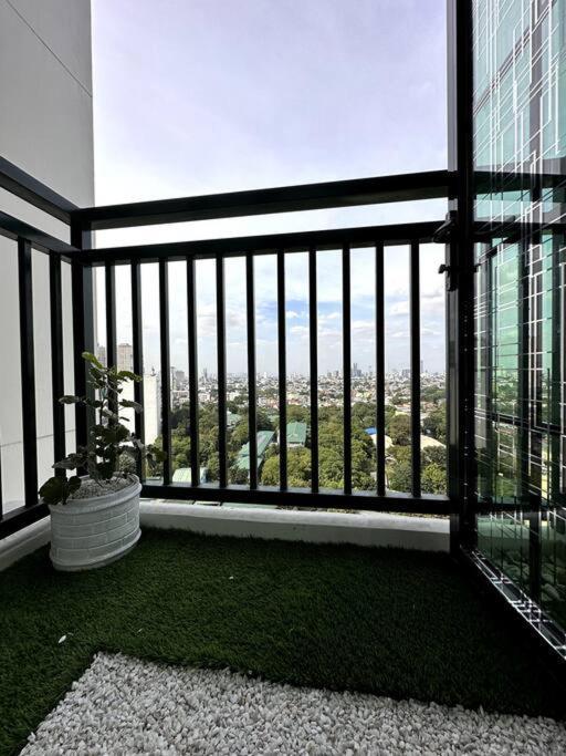 New & Spacious Unit In Qc W/ Wifi & Netflix