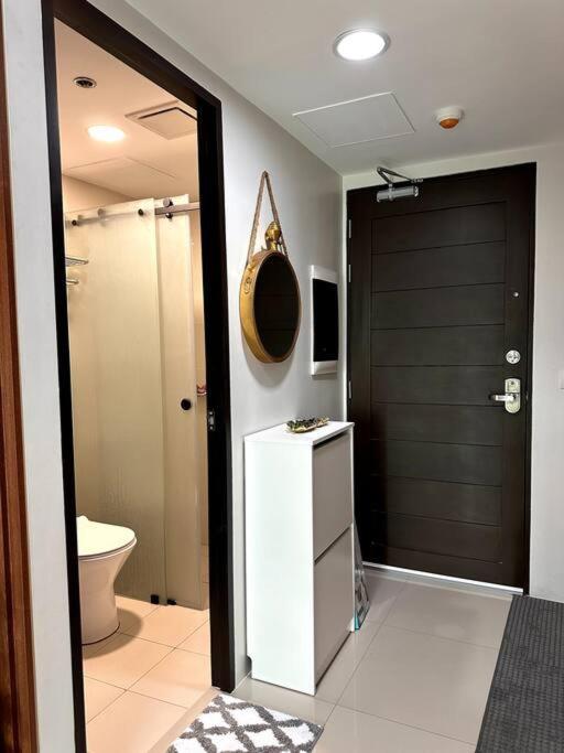 New & Spacious Unit In Qc W/ Wifi & Netflix Manila