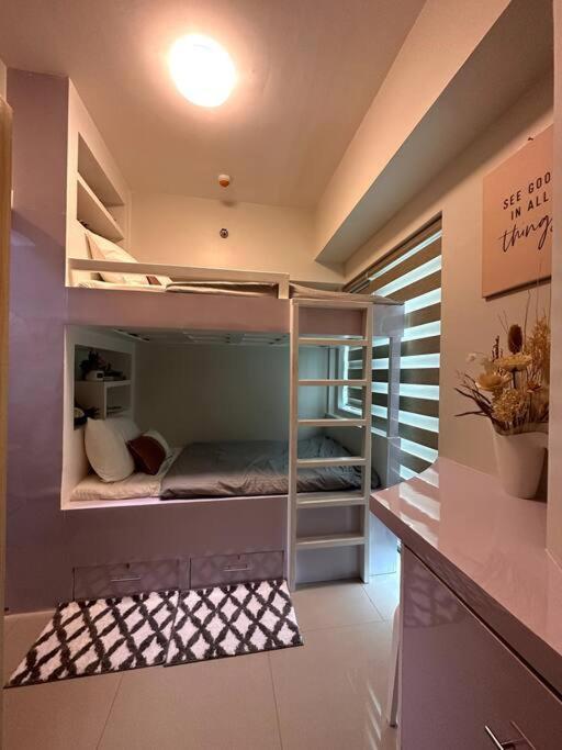 New & Spacious Unit In Qc W/ Wifi & Netflix Apartment