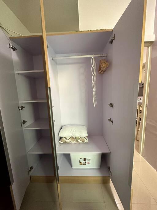 New & Spacious Unit In Qc W/ Wifi & Netflix Apartment