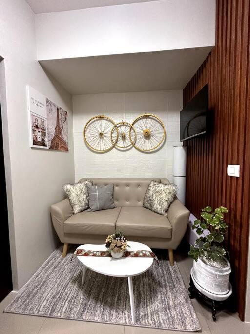 New & Spacious Unit In Qc W/ Wifi & Netflix *