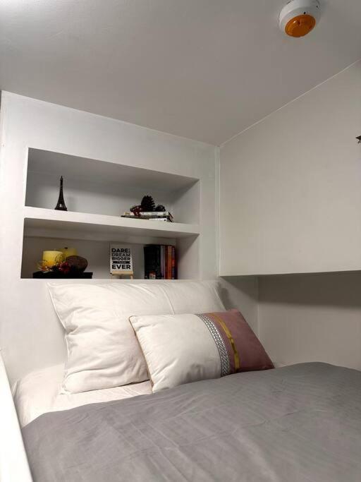 New & Spacious Unit In Qc W/ Wifi & Netflix Apartment