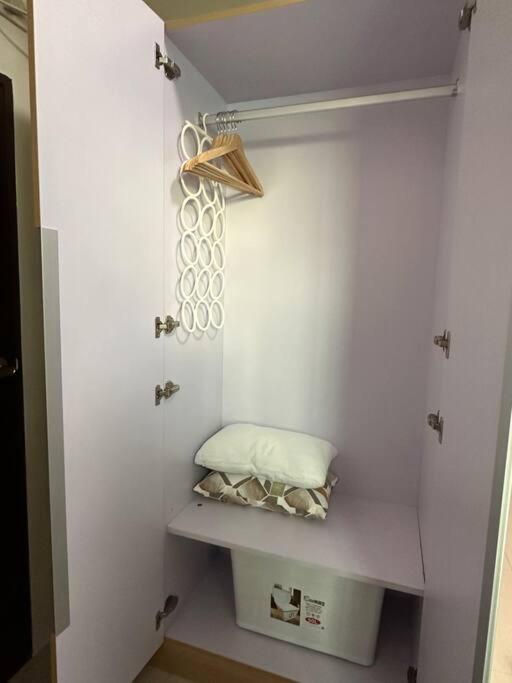 New & Spacious Unit In Qc W/ Wifi & Netflix Apartment Manila