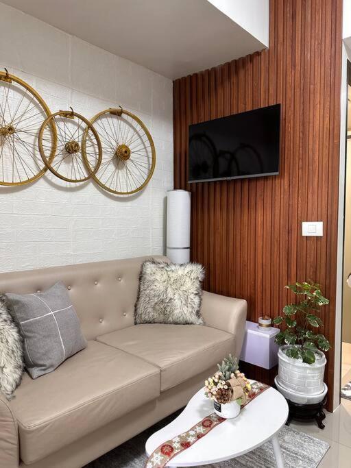 New & Spacious Unit In Qc W/ Wifi & Netflix Manila