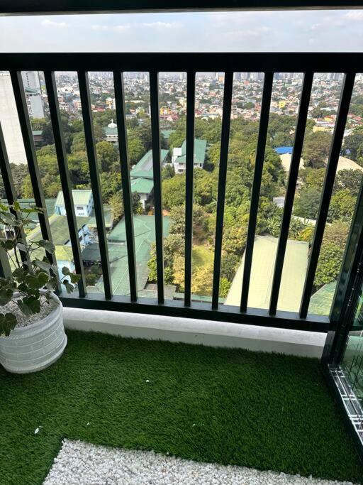 New & Spacious Unit In Qc W/ Wifi & Netflix Apartment