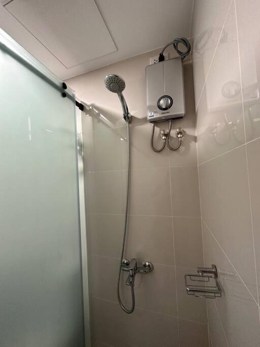 New & Spacious Unit In Qc W/ Wifi & Netflix * Manila