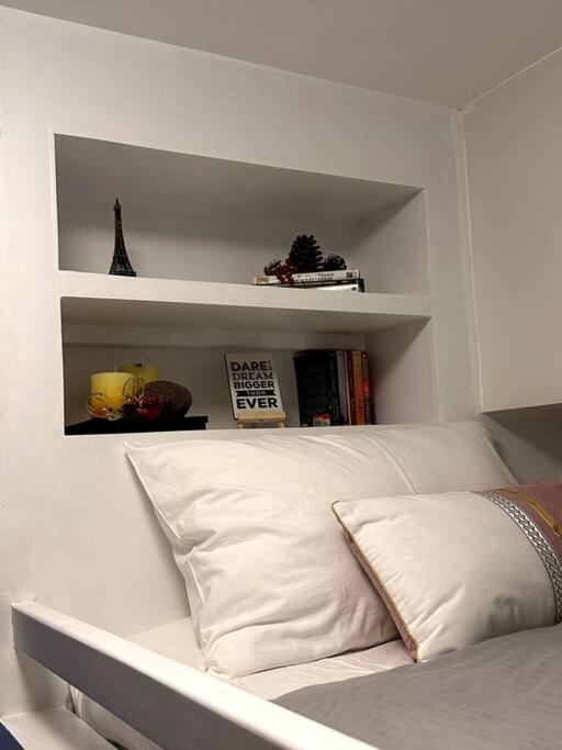 New & Spacious Unit In Qc W/ Wifi & Netflix Manila