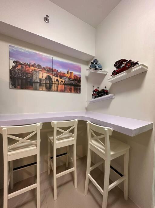 New & Spacious Unit In Qc W/ Wifi & Netflix Apartment