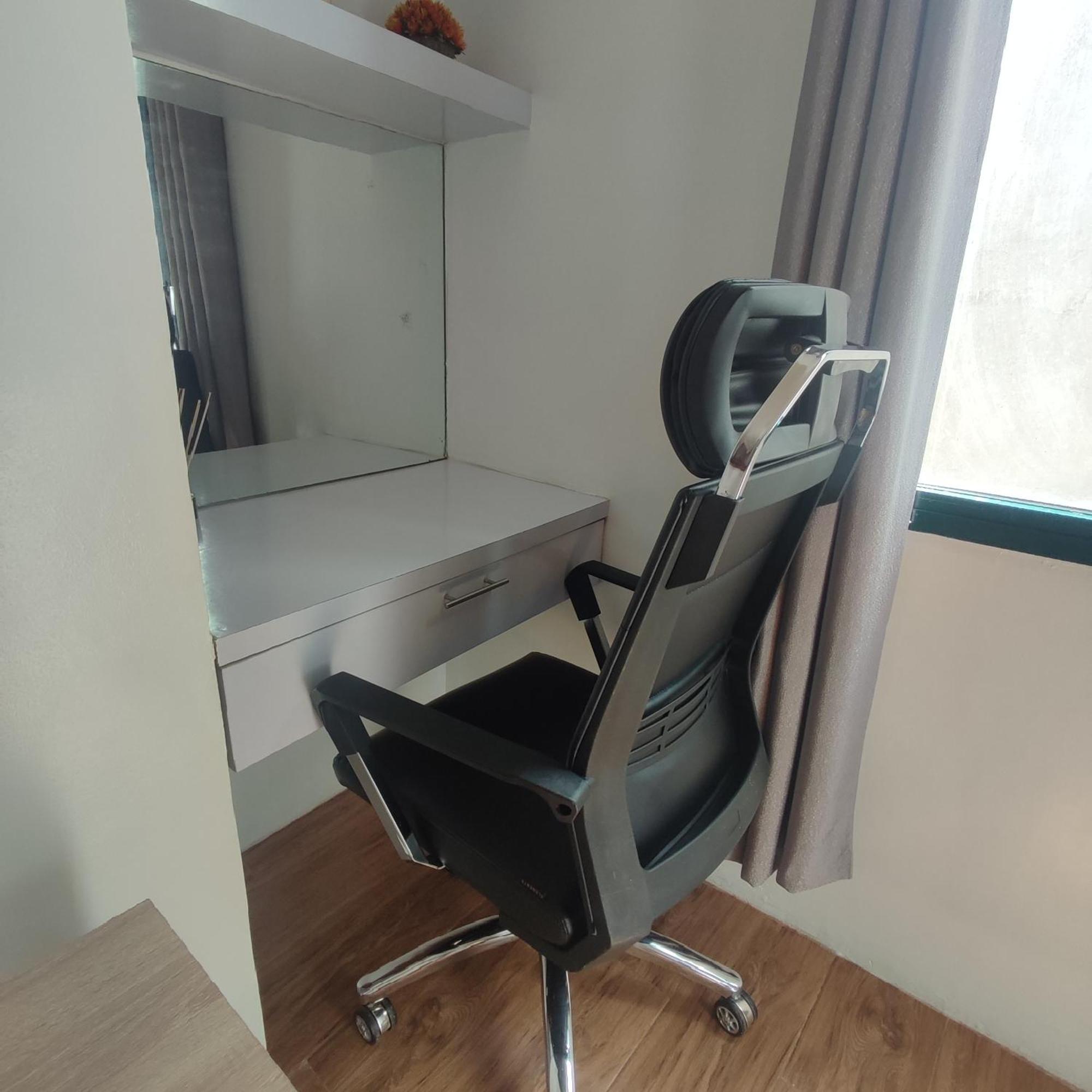 Luxury Spacious 2br In Salcedo Village Apartment Manila