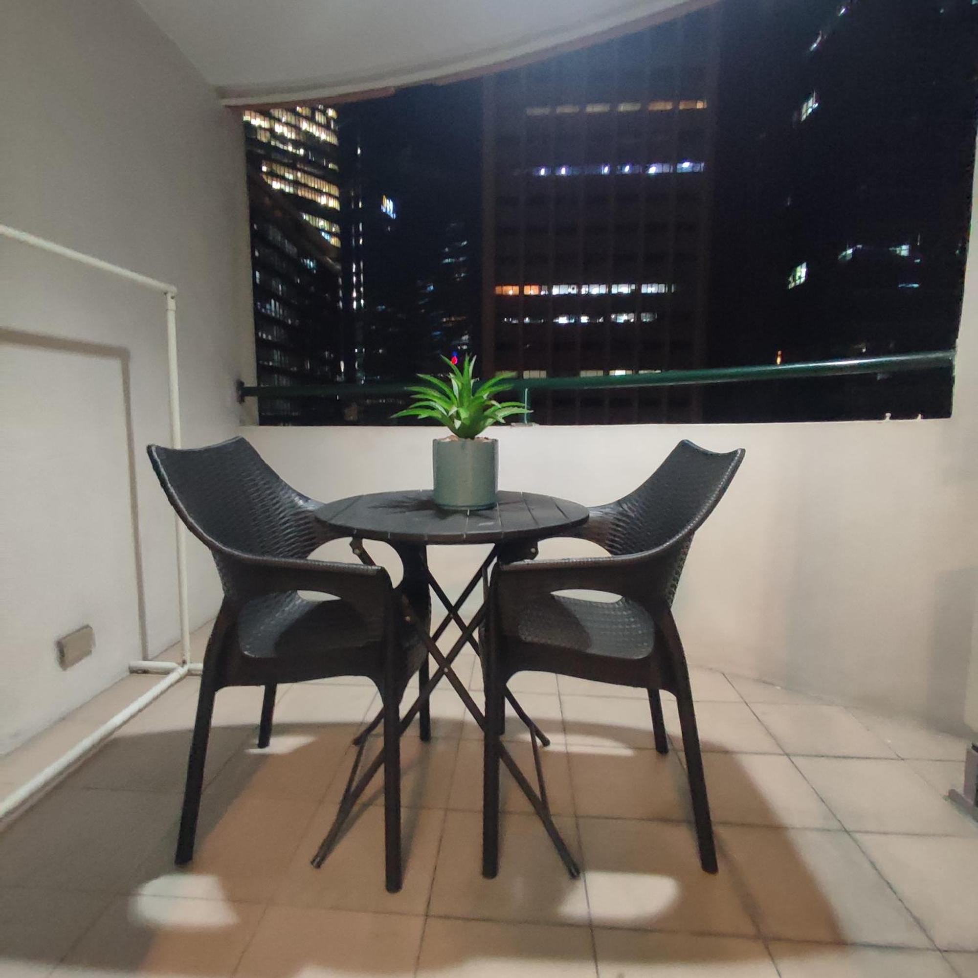 Luxury Spacious 2br In Salcedo Village Manila