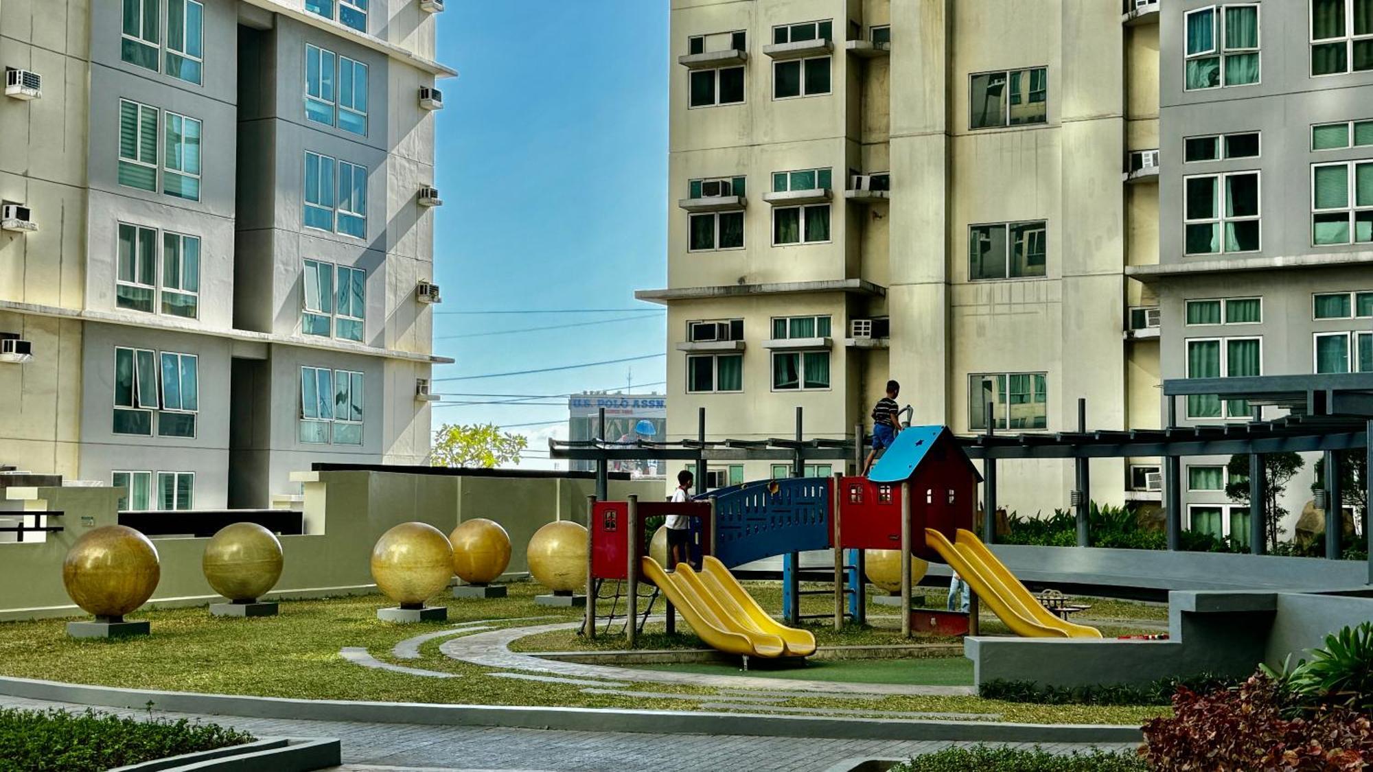 Toby's Crib At San Lorenzo Place * Manila