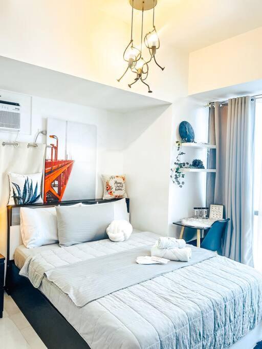 Modern Unit In Viceroy Mckinley Hill Taguig Apartment *