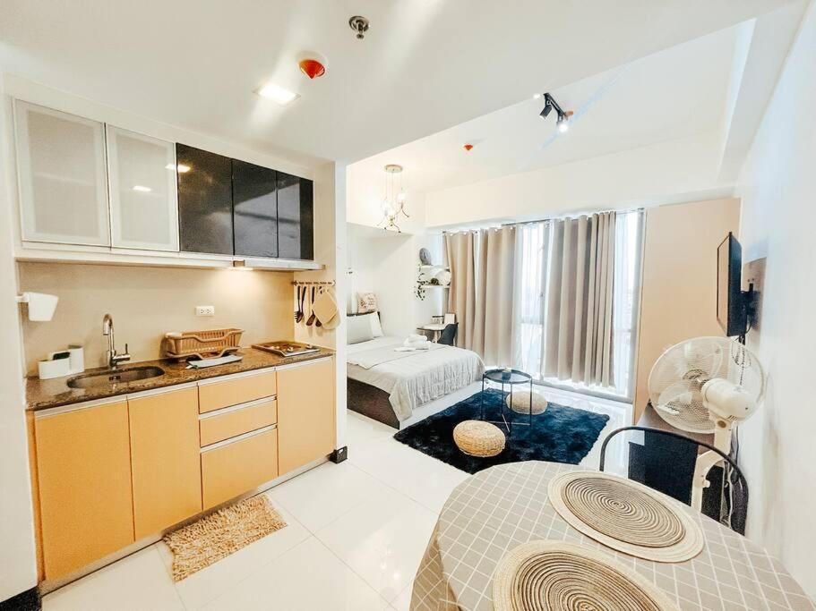 Modern Unit In Viceroy Mckinley Hill Taguig Apartment