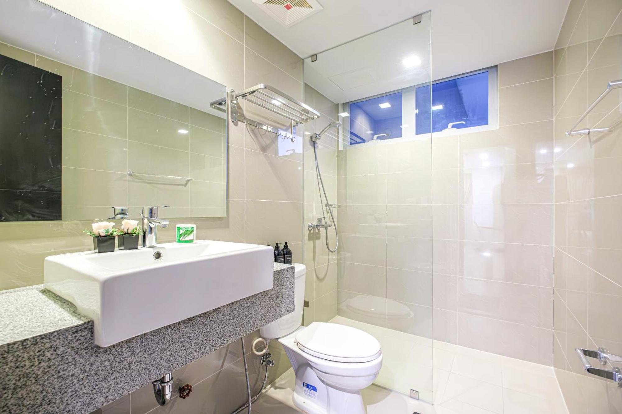 Premium 3br Uptownbgc W/ Bathtub & Balcony Apartment