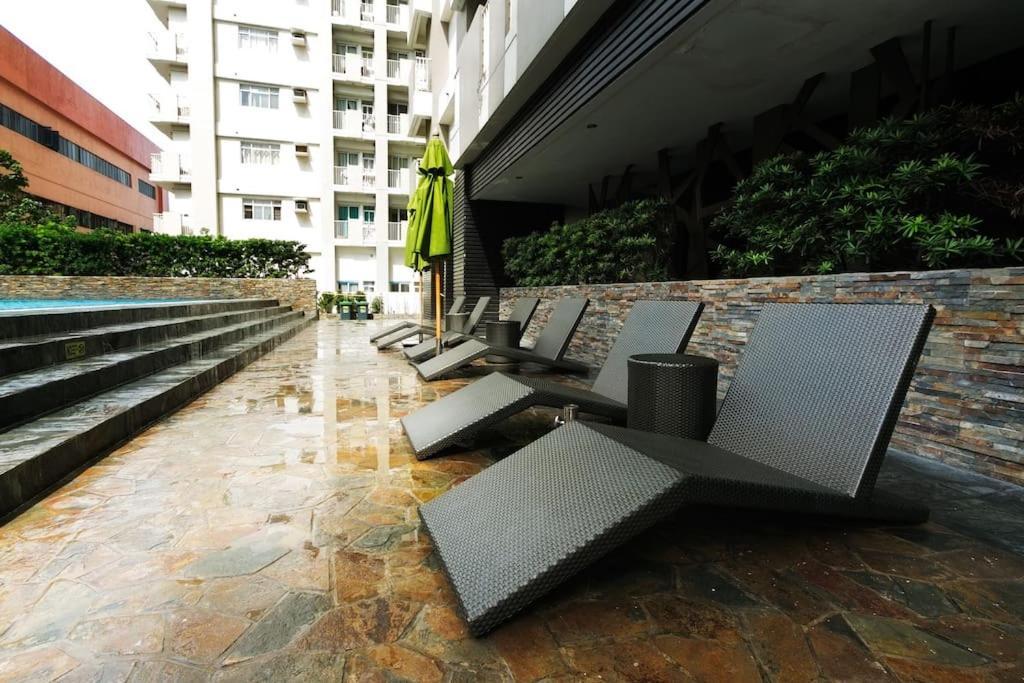 Apartment Flat Blake: Stylish W/ Balcony Manila