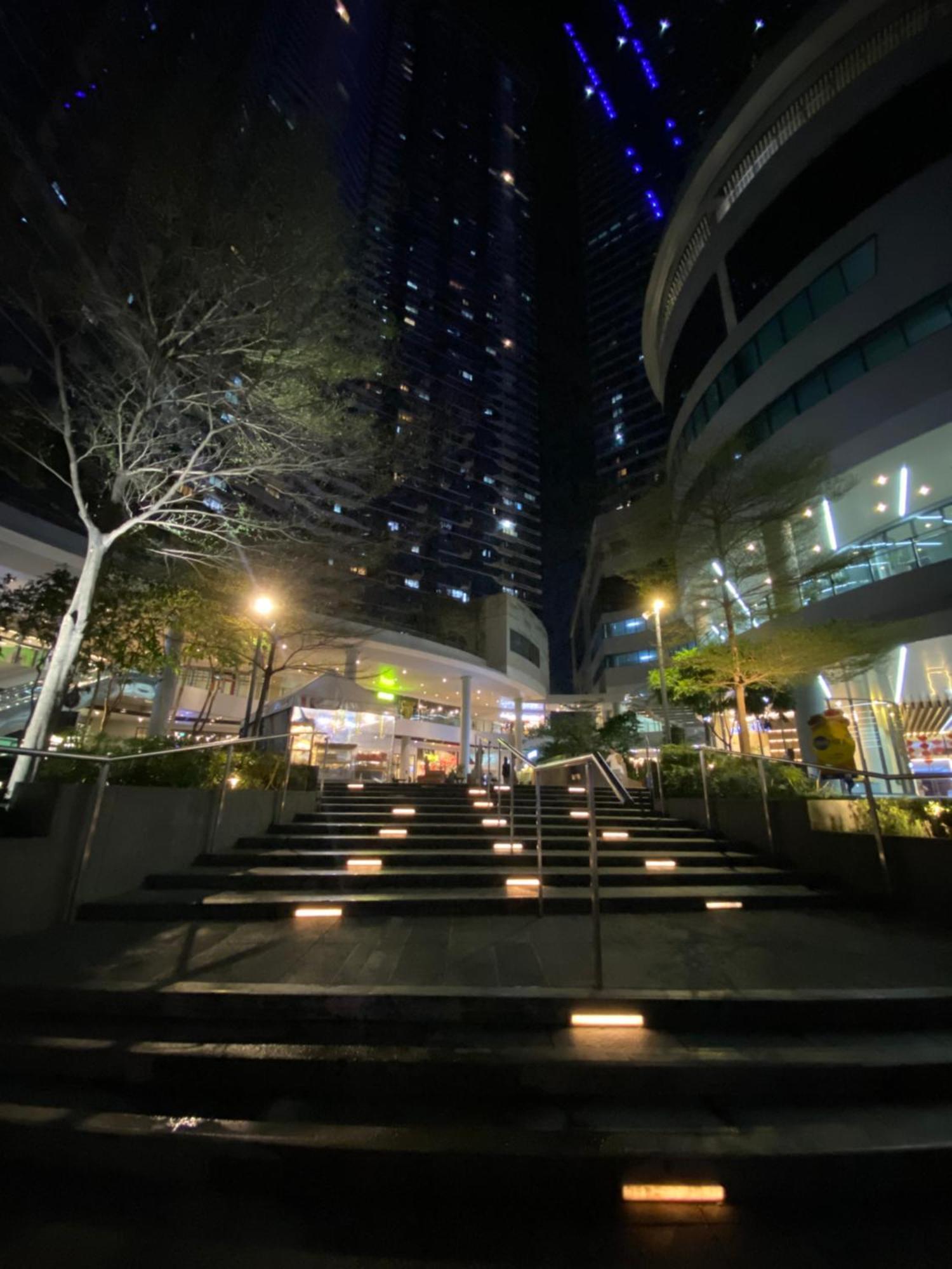 Apartment Frost At Air Residences Makati