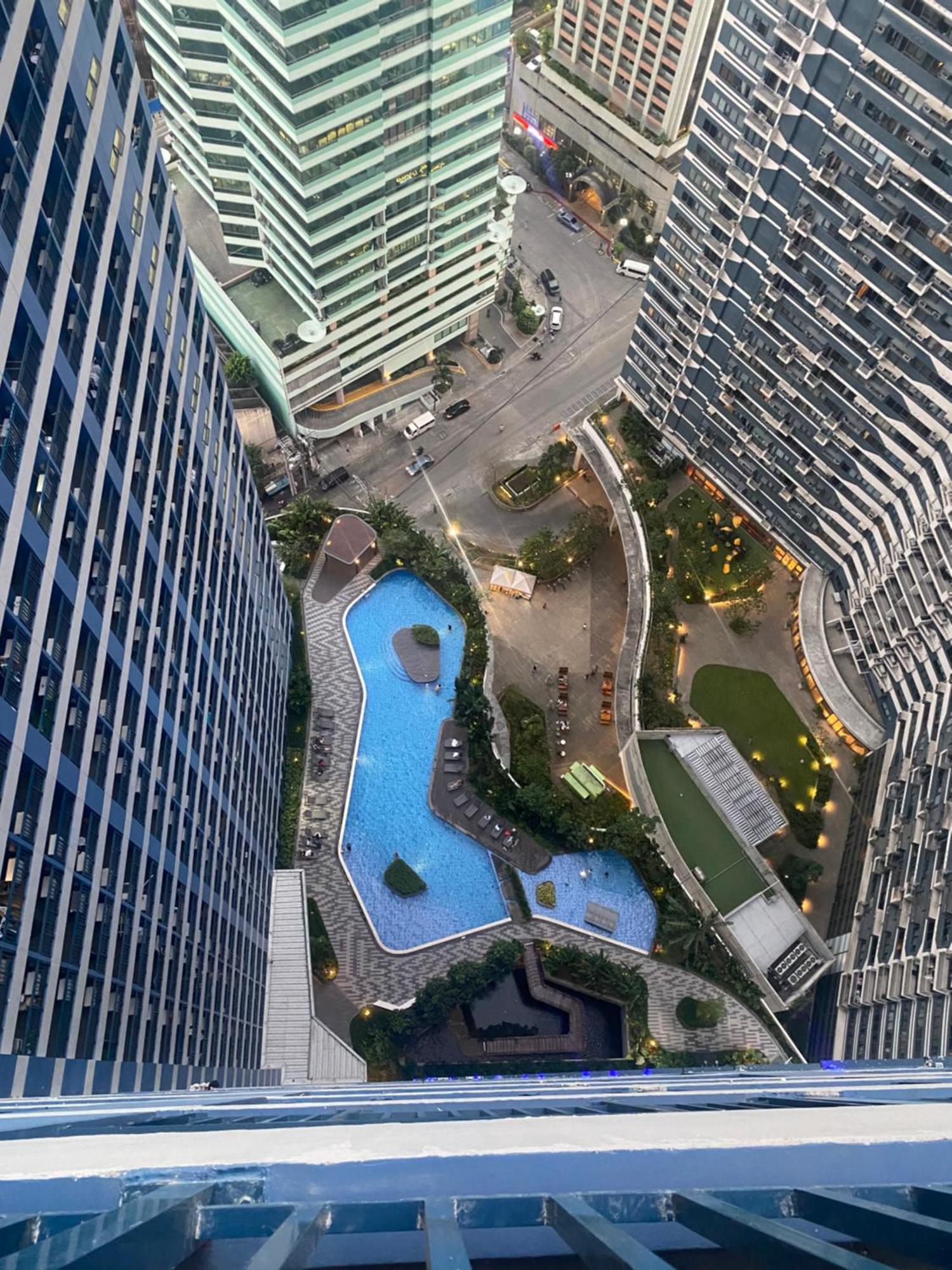 Frost At Air Residences Makati Apartment