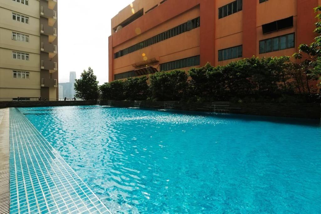 Apartment Flat Blake: Stylish W/ Balcony *