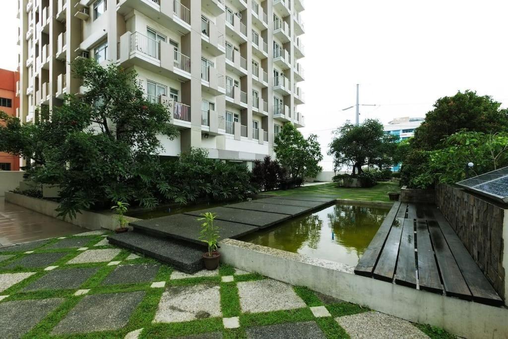Apartment Flat Blake: Stylish W/ Balcony